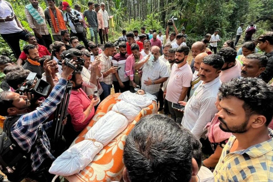 ಹುಟ್ಟೂರಿನಲ್ಲಿ ನಕ್ಸಲ್ ನಾಯಕ ವಿಕ್ರಂ ಗೌಡ ಅಂತ್ಯಸಂಸ್ಕಾರ